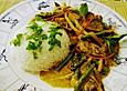 Rotes Rindercurry mit Schlangenbohnen und Bambussprossen