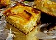 Quark auf Quarkkuchen mit Fr&uuml;chten