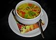 Fischsuppe mit Paprika, Nudeln und Safran
