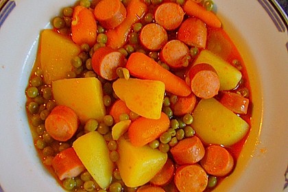 Kartoffeleintopf mit Erbsen, M&ouml;hren und Bockw&uuml;rstchen 1