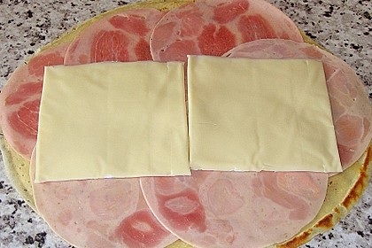Palatschinken gef&uuml;llt