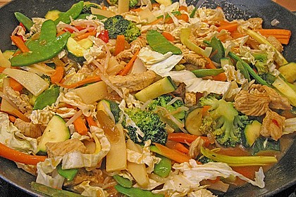 Erlesene Gem&uuml;sevariation mit Putenbruststeifen  im WOK zubereitet 2