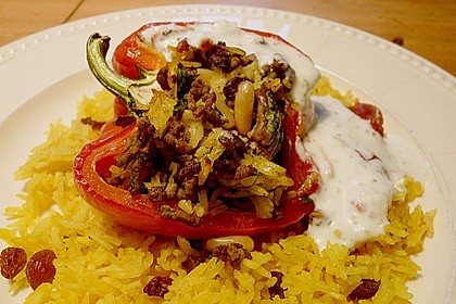 Gef&uuml;llte Paprika mit Joghurtsauce
