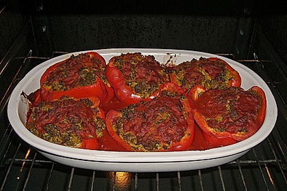 Gef&uuml;llte Paprika mit Joghurtsauce 9