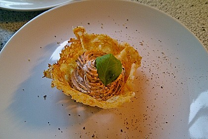 Ziegenk&auml;secreme in Parmesanhippen 2