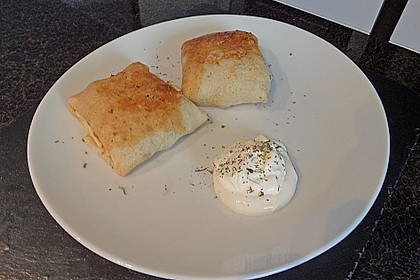 Deftig gef&uuml;llte Pfannkuchen auf russische Art
