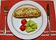 &Uuml;berbackene Laugenstangen gef&uuml;llt mit Mett und Krautsalat