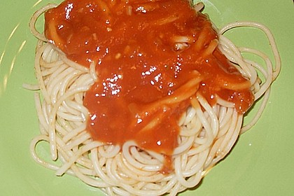 Schnelle, einfache Tomatenso&szlig;e zu Spaghetti