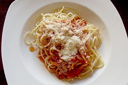 Schnelle, einfache Tomatenso&szlig;e zu Spaghetti 3