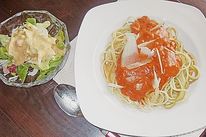 Schnelle, einfache Tomatenso&szlig;e zu Spaghetti 8