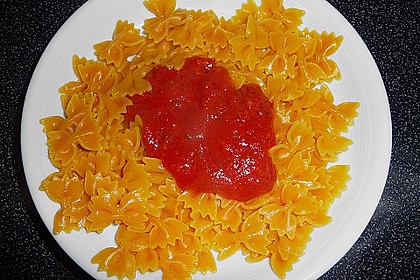 Schnelle, einfache Tomatenso&szlig;e zu Spaghetti 12