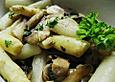 Spargel mit Senf und Pilzen