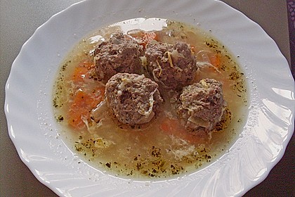Griechische Hackfleischb&auml;llchensuppe mit Ei und Zitrone