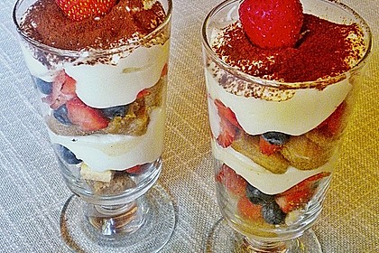 Vanillemousse - Tiramisu mit Beeren 2