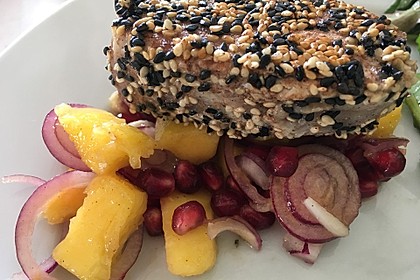 Thunfischfilet in Zimt - Sesam - Kruste auf Chili - Mango - Salat 16