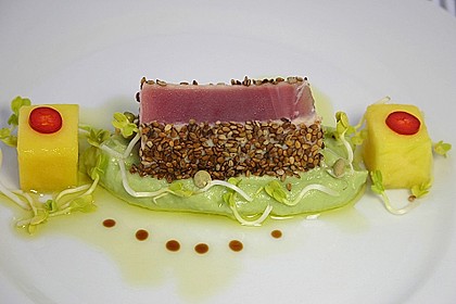Thunfischfilet in Zimt - Sesam - Kruste auf Chili - Mango - Salat 1