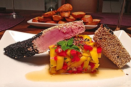 Thunfischfilet in Zimt - Sesam - Kruste auf Chili - Mango - Salat 3