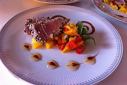Thunfischfilet in Zimt - Sesam - Kruste auf Chili - Mango - Salat 4