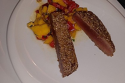 Thunfischfilet in Zimt - Sesam - Kruste auf Chili - Mango - Salat 17