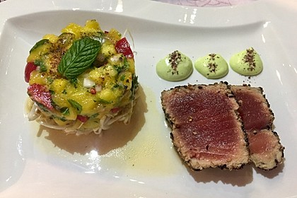 Thunfischfilet in Zimt - Sesam - Kruste auf Chili - Mango - Salat 12