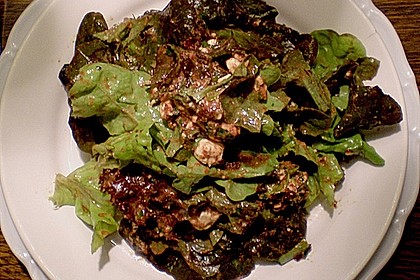 Gartensalat mit frischen Kr&auml;utern und Schafsk&auml;se in Limetten - Minz - Pflaumenmus - Marinade