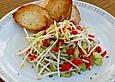 Sojasprossen und Gurkensalat