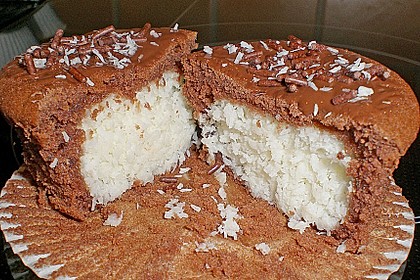 Schoko - Muffins mit Kokos - Herz 12