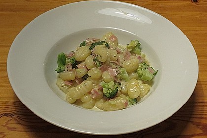 Gnocchi mit Brokkoli und Schinkenw&uuml;rfel 17