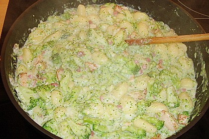 Gnocchi mit Brokkoli und Schinkenw&uuml;rfel 8