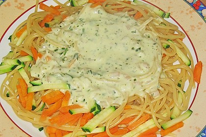 Nudeln mit Zucchini und Möhren und Frischkäse 8