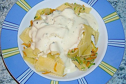 Nudeln mit Zucchini und Möhren und Frischkäse 7