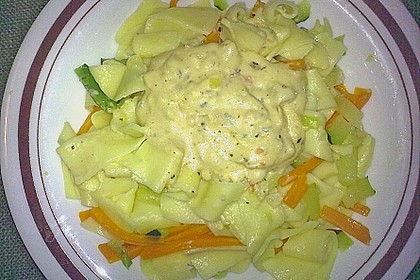 Nudeln mit Zucchini und Möhren und Frischkäse 9