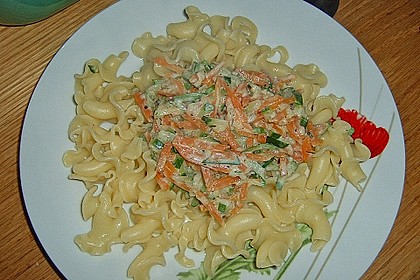 Nudeln mit Zucchini und Möhren und Frischkäse 6