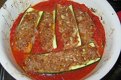 Gef&uuml;llte Zucchini mit Hackfleisch