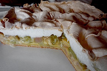 Rhabarberkuchen mit Sahneguss und Baiserhaube 7