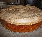 Rhabarberkuchen mit Sahneguss und Baiserhaube (Bild)