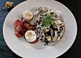 Schwarzer Linsensalat mit Fenchel, Bacon und Ziegenfrischk&auml;se