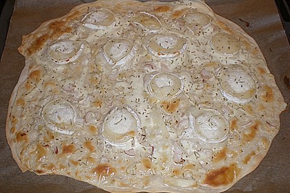 Flammkuchen mit Ziegenkäse und Honig 11