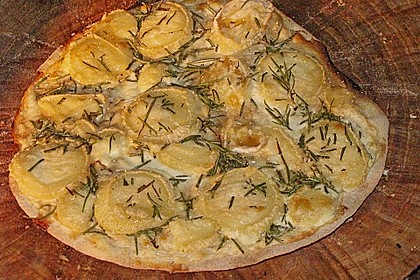 Flammkuchen mit Ziegenkäse und Honig 6