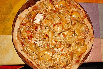 Flammkuchen mit Ziegenkäse und Honig 13