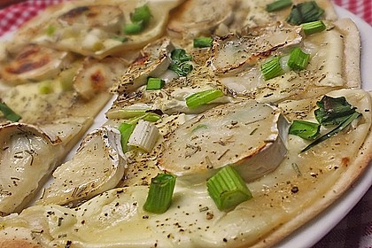 Flammkuchen mit Ziegenkäse und Honig 1