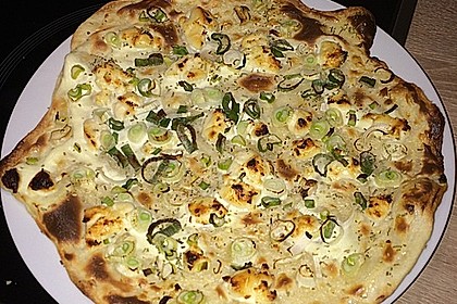 Flammkuchen mit Ziegenkäse und Honig 5
