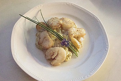 Jakobsmuscheln&uuml;sschen auf Kartoffel - Kohlrabi - P&uuml;ree 1