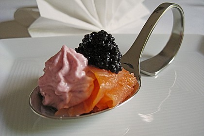 Lachs mit Meerrettichcreme und Garnitur 8