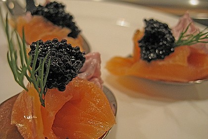 Lachs mit Meerrettichcreme und Garnitur 10