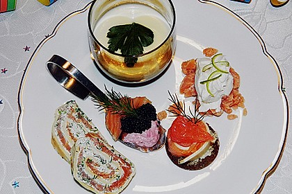 Lachs mit Meerrettichcreme und Garnitur 15