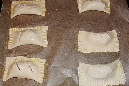 Bl&auml;tterteigtaschen mit Thunfisch 1