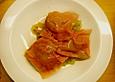 Rote Ravioli mit Gansf&uuml;llung auf einem Selleriebett