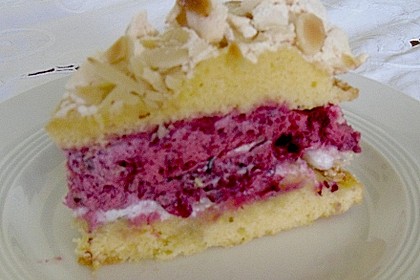 Baiser - Torte mit Himbeer - oder Brombeercreme 3