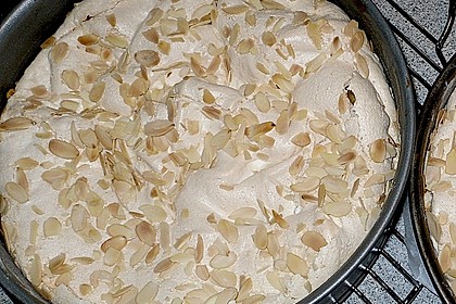 Baiser - Torte mit Himbeer - oder Brombeercreme 4